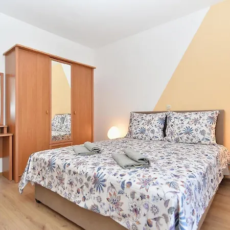 Für 2 Personen Ca 65 Qm In červar-porat, Istrien Istrische Riviera Apartamento