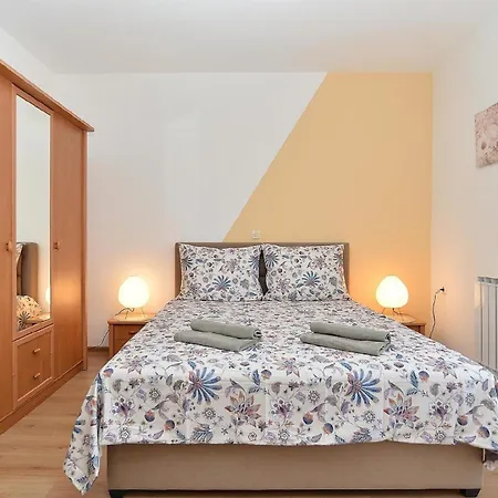 Für 2 Personen Ca 65 Qm In červar-porat, Istrien Istrische Riviera Apartamento *