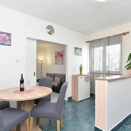 Apartment Fuer 2 Personen Ca 65 Qm In Cervar-porat, Istrien Istrische Riviera